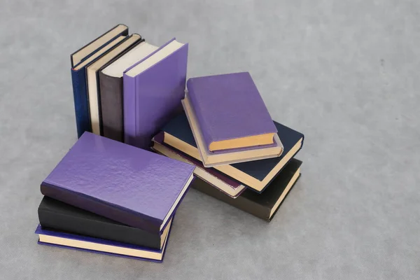 Stack Purple Books Gray Background — Stock Photo, Image