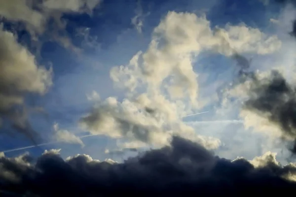 Céu Escuro Com Nuvens Chuva — Fotografia de Stock