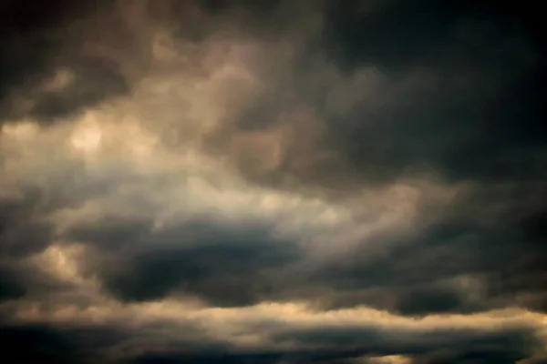 Cielo Oscuro Con Nubes Lluvia —  Fotos de Stock
