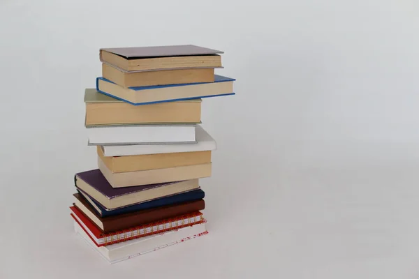 Montón Libros Sobre Blanco —  Fotos de Stock