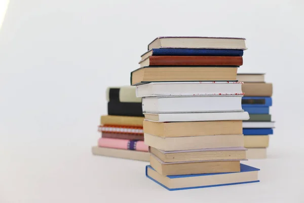 Montón Libros Sobre Blanco — Foto de Stock