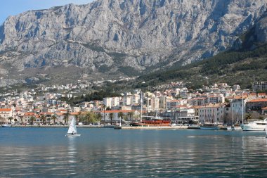 Makarska, Hırvatistan, 22 Mart 2022 Hırvatistan 'ın güneyindeki ünlü turizm beldesi 