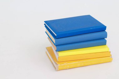 Beyaz _ Ukrayna üzerine kitap yığını