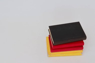 Beyaz arkaplan üzerine kitaplar _ Almanya