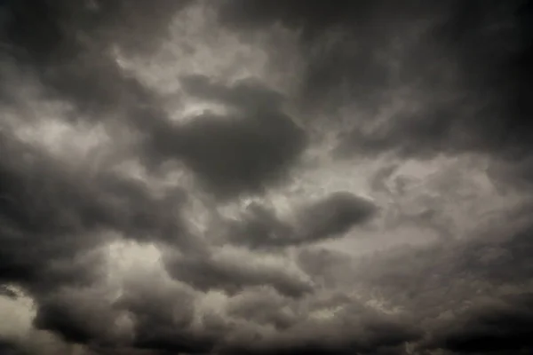 Небо Облаками Дождя Перед Бурей — стоковое фото
