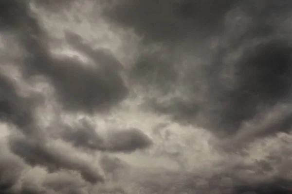 Небо Облаками Дождя Перед Бурей — стоковое фото
