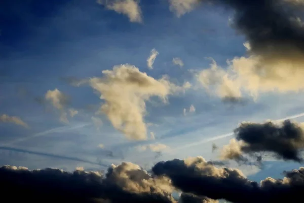 Dunkler Himmel Mit Regenwolken — Stockfoto