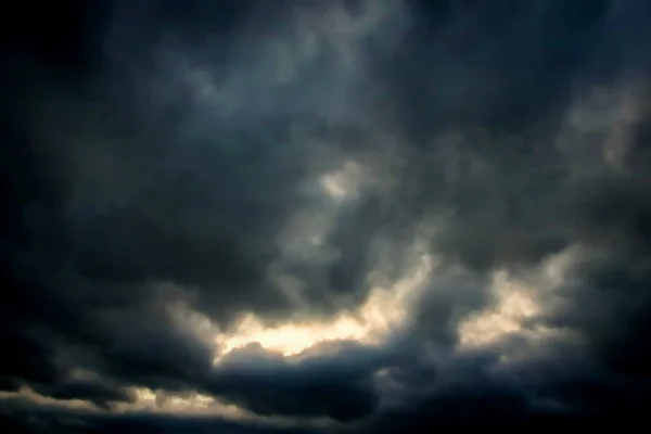 Céu Escuro Com Nuvens Chuva — Fotografia de Stock