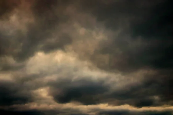 Cielo Scuro Con Nuvole Pioggia — Foto Stock