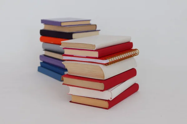 Beyaz Arka Plan Üzerinde Okul Kitapları — Stok fotoğraf