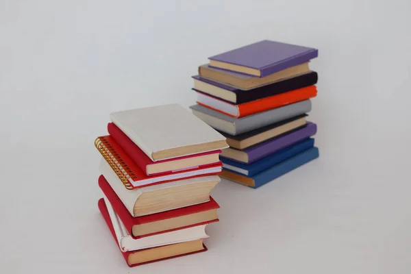 Schulbücher Auf Weißem Hintergrund — Stockfoto