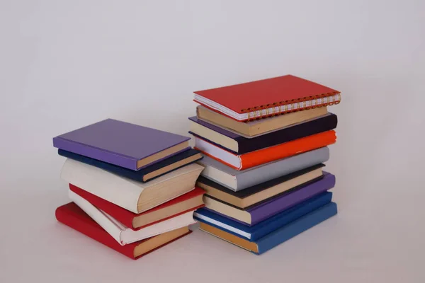 Schulbücher Auf Weißem Hintergrund — Stockfoto