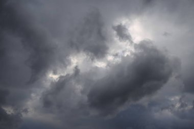 Fırtınadan önce bulutlu gökyüzü