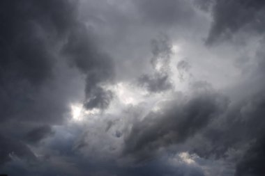 Fırtınadan önce bulutlu gökyüzü