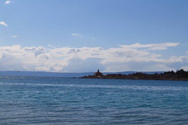 Mavi gökyüzü beyaz bulutlar