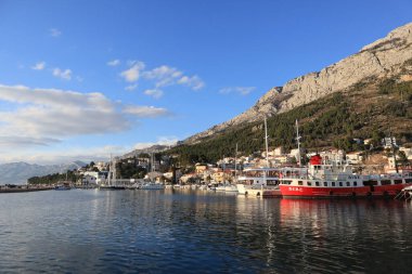 Baska Voda, Hırvatistan, 08.04. 2022 yılı. Hırvatistan 'ın güneyinde turistik bir yer