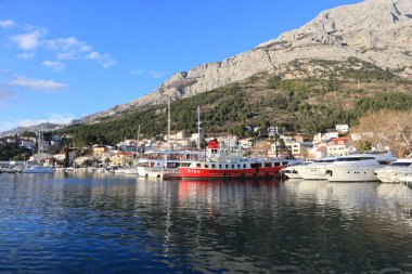 Baska Voda, Hırvatistan, 08.04. 2022 yılı. Hırvatistan 'ın güneyinde turistik bir yer