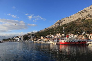 Baska Voda, Hırvatistan, 08.04. 2022 yılı. Hırvatistan 'ın güneyinde turistik bir yer