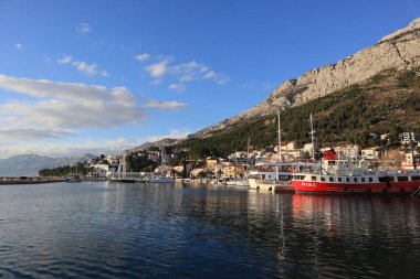 Baska Voda, Hırvatistan, 08.04. 2022 yılı. Hırvatistan 'ın güneyinde turistik bir yer