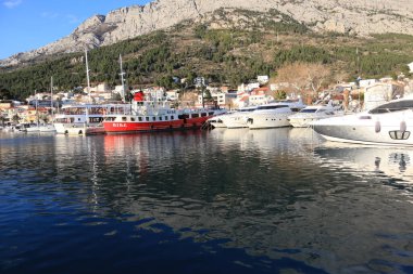 Baska Voda, Hırvatistan, 08.04. 2022 yılı. Hırvatistan 'ın güneyinde turistik bir yer