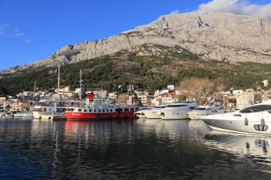 Baska Voda, Hırvatistan, 08.04. 2022 yılı. Hırvatistan 'ın güneyinde turistik bir yer