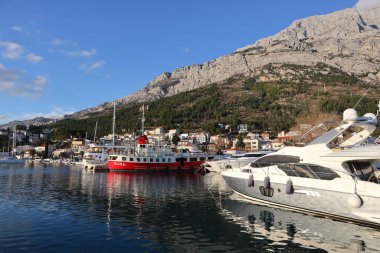 Baska Voda, Hırvatistan, 08.04. 2022 yılı. Hırvatistan 'ın güneyinde turistik bir yer