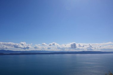  Mavi gökyüzü beyaz bulutlar