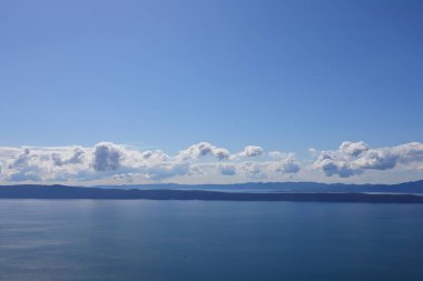  Mavi gökyüzü beyaz bulutlar