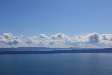  Mavi gökyüzü beyaz bulutlar