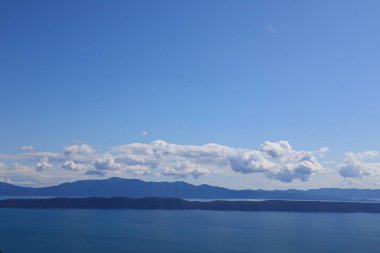  Mavi gökyüzü beyaz bulutlar