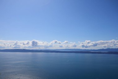  Mavi gökyüzü beyaz bulutlar