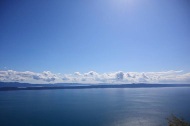  Mavi gökyüzü beyaz bulutlar