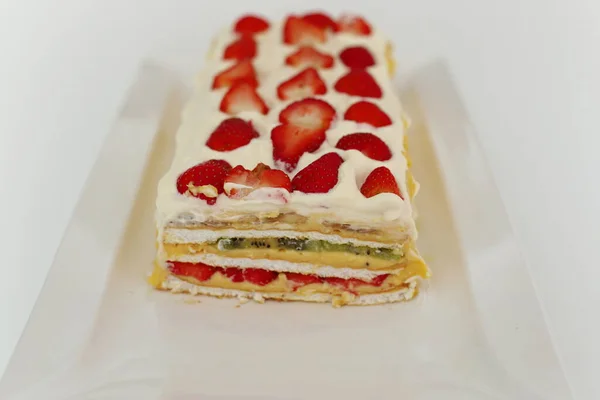 Refreshing Creamy Fruit Cake Strawberries —  Fotos de Stock