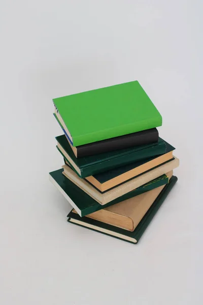 Libros Verdes Sobre Fondo Blanco — Foto de Stock