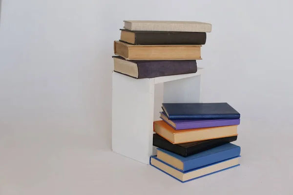 Libri Scolastici Sfondo Bianco — Foto Stock