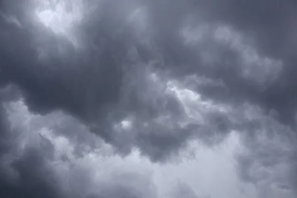 Ciel Avec Nuages Sombres Avant Pluie — Photo