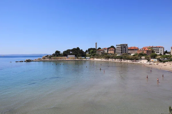 스플릿 크로아티아 2022 Nice 그리고 관광객들 스플리트 바커스에서 일광욕 수영을 — 스톡 사진