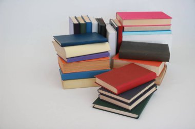 Beyaz arkaplan üzerine kitaplar