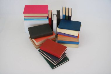 Beyaz arkaplan üzerine kitaplar