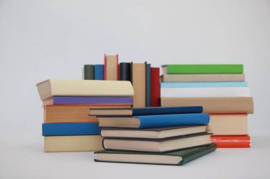 Beyaz arkaplan üzerine kitaplar