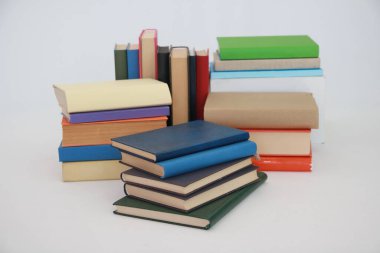 Beyaz arkaplan üzerine kitaplar