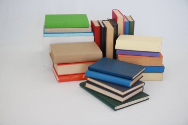 Beyaz arkaplan üzerine kitaplar