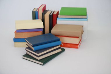 Beyaz arkaplan üzerine kitaplar
