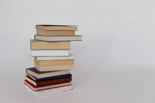 Livros Escolares Sobre Fundo Branco — Fotografia de Stock