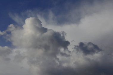 Bulutlu güzel gökyüzü, doğa arka planı
