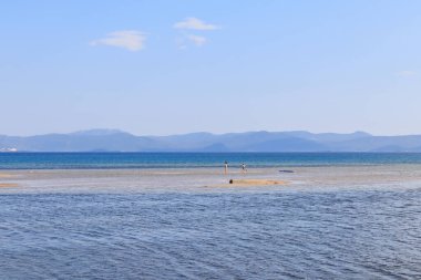 Ploce, Hırvatistan, 15 Haziran 2022 Ploe yakınlarındaki Neretva 'nın ağzında güzel hava, Neretva nehrinin güney Hırvatistan' da denize döküldüğü güzel doğal ortamın tadını çıkaran ilk turistleri cezbetti.