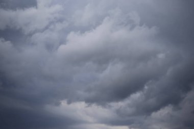 Kara gökyüzü yağmur bulutları fırtına