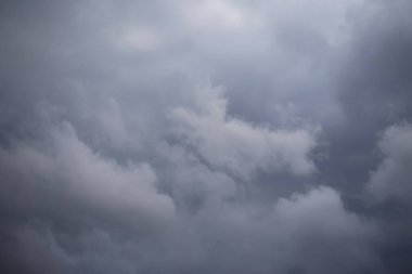 Kara gökyüzü yağmur bulutları fırtına