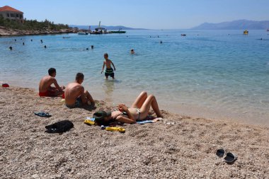 Makarska, Hırvatistan, 21 Haziran 2022 Yazın ilk günü, Hırvatistan 'ın güneyinde bir turizm merkezi olan Makarska' da