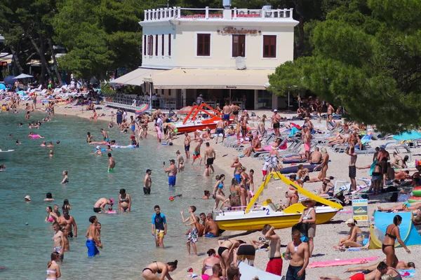 Makarska Croacia Junio 2022El Primer Día Verano Playa Makarska Lugar — Foto de Stock